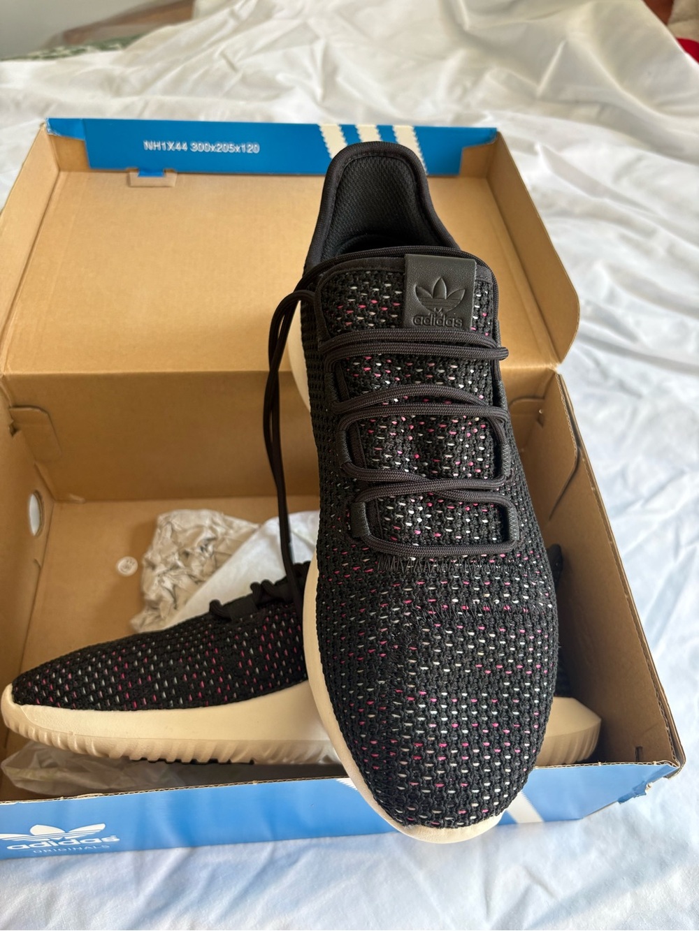 Adidas Wonen’s Black Knit Casual Sneakers with Subtle Pink Accent